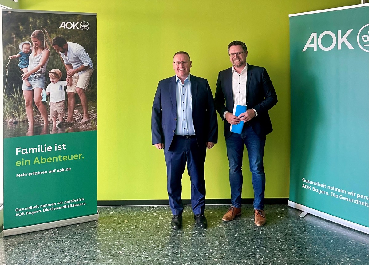 AOK-Direktionsleiter Markus Edinger und MdL Gerhard Hopp im Anschluss an den Fachaustausch in Cham. 