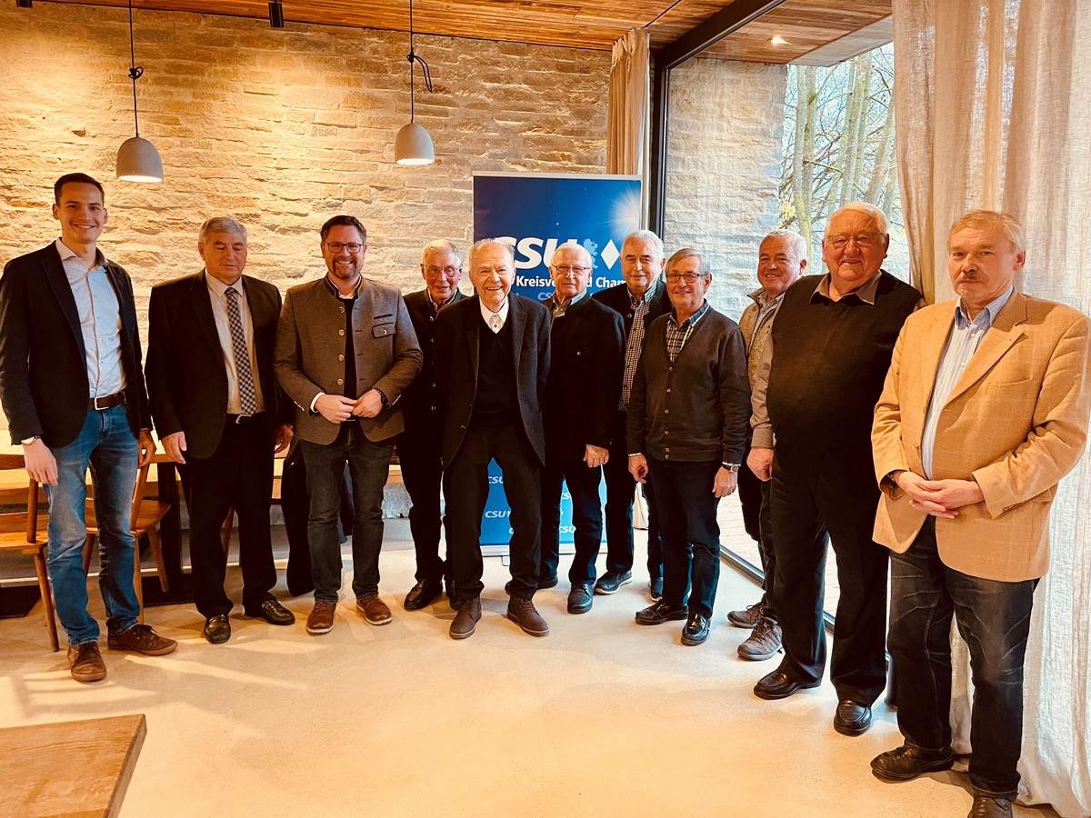 Die fr 50jhrige Mitgliedschaft in der CSU Geehrten gemeinsam mit CSU-Kreisvorsitzendem Dr. Gerhard Hopp und dem Europalistenkandidaten Jonas Strasser. 