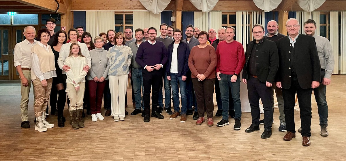 Die Gste beim CSU-Helferabend im Kirchenwirt in Wald, bei dem sich das CSU-Kandidatenteam fr die Untersttzung im Wahlkampf bedankten. 