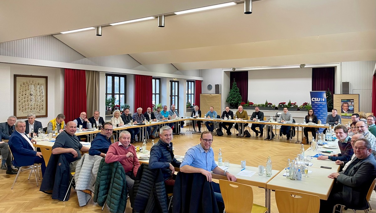 ber sehr gute Resonanz und guten Besuch sowie engagierte Diskussionen konnte sich CSU-Kreisvorsitzender Gerhard Hopp bei der Klausur im Kolpinghaus in Cham freuen. 